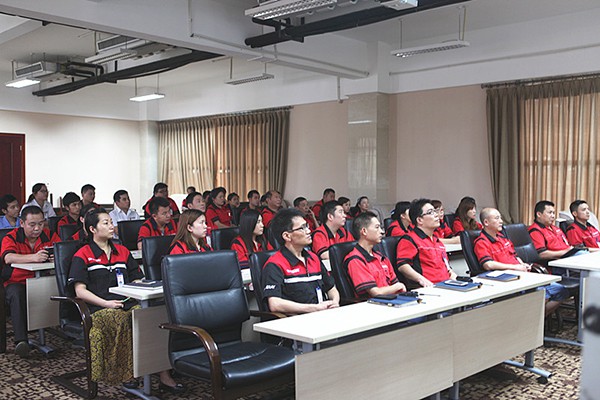 摩托車公司2015年度安全（環(huán)保）生產(chǎn)月表彰總結(jié)會召開