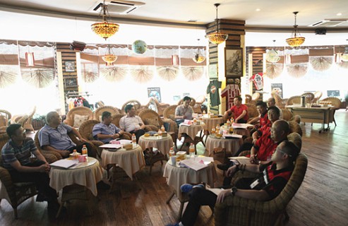 時刻不忘危機意識，共筑鑫源美好明天 —董事長直管人員2015上半年述職會順利召開