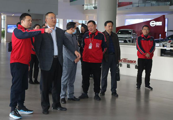 涪陵區(qū)委副書(shū)記、區(qū)政府區(qū)長(zhǎng)劉忠一行蒞臨鑫源汽車調(diào)研